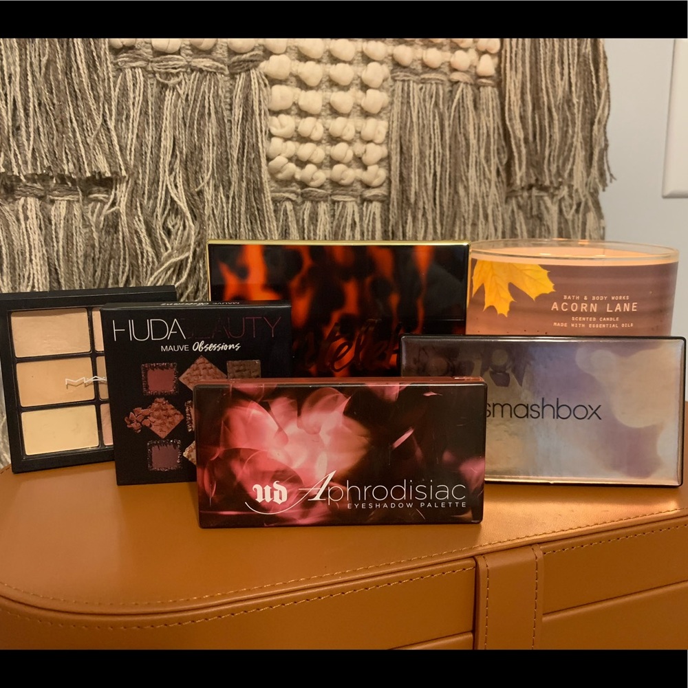 A bundle of high end makeup